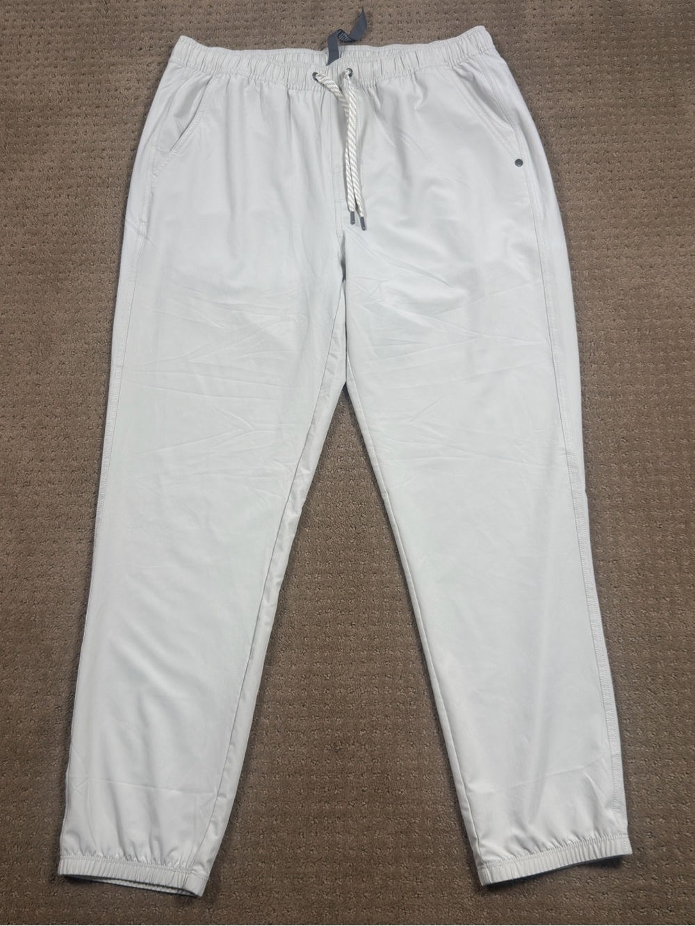 Vuori Men’s Kore Joggers in Stone